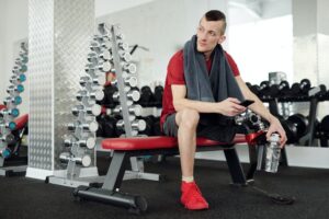 es-malo-tomar-agua-al-entrenar