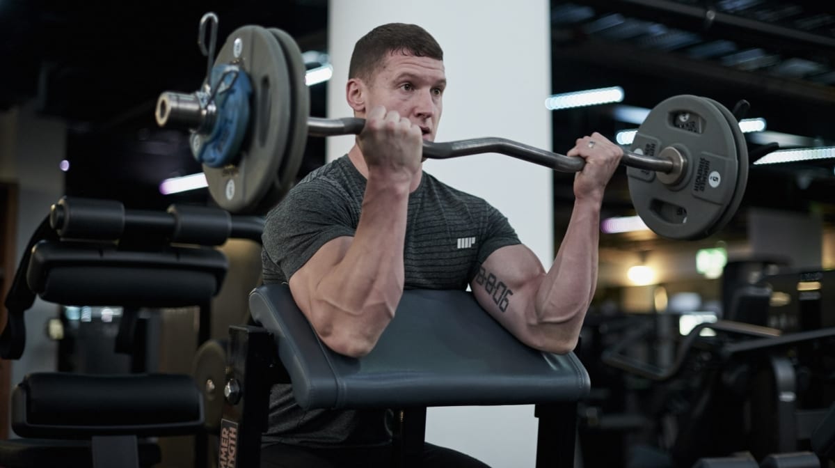 ¿Qué ejercicios debo hacer si mi objetivo es ganar volumen muscular?