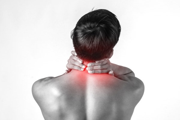 ¿Qué debo hacer para entrenar si sufro de dolor cervical?